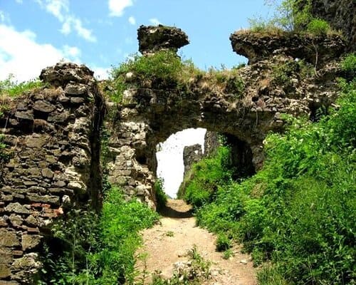 Хустський замок цікаві факти.