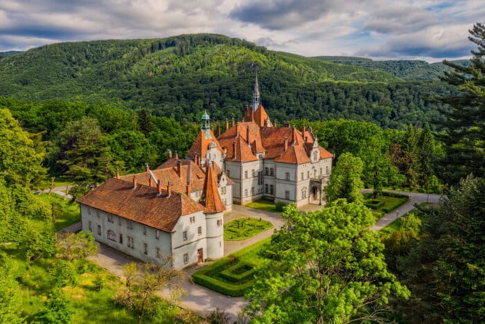 Палац графів Шенборнів