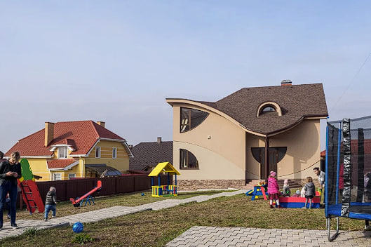 Приватний ліцей “Унікум”  в Ужгороді